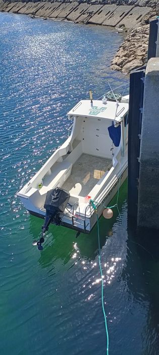 Barco de recreio classe 4 pronto a navega