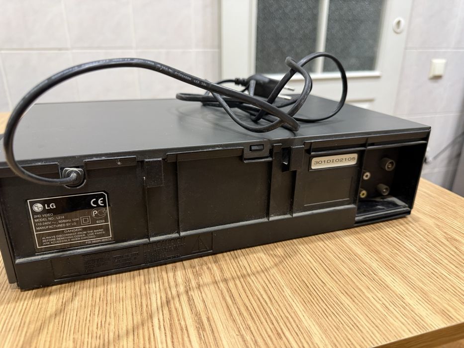 Видеомагнитофон LG