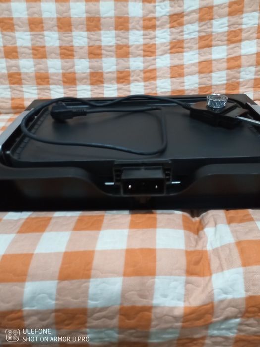 Grelhador elétrico novo nunca usado tem dois lados