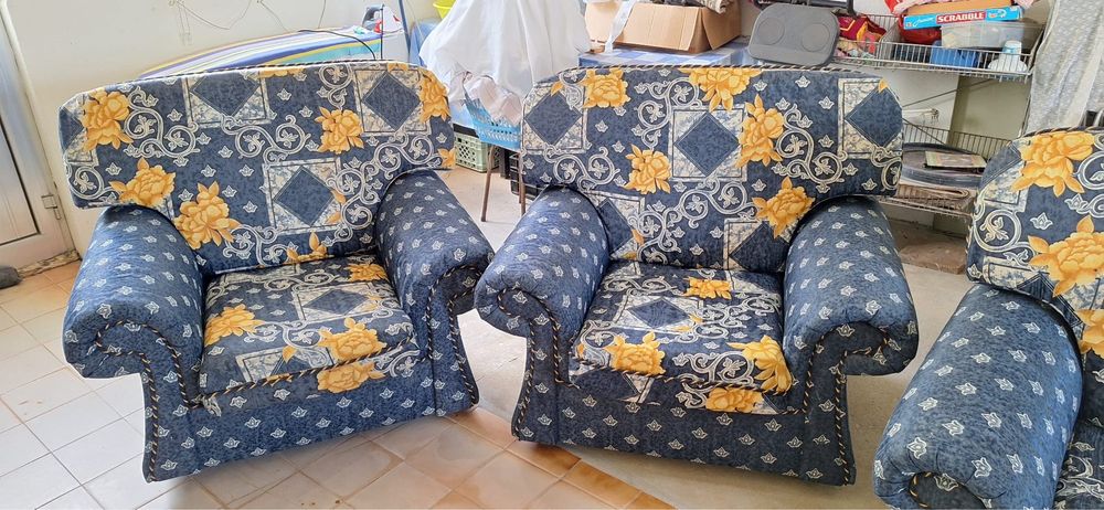 Sofás em bom estado441396013166776323