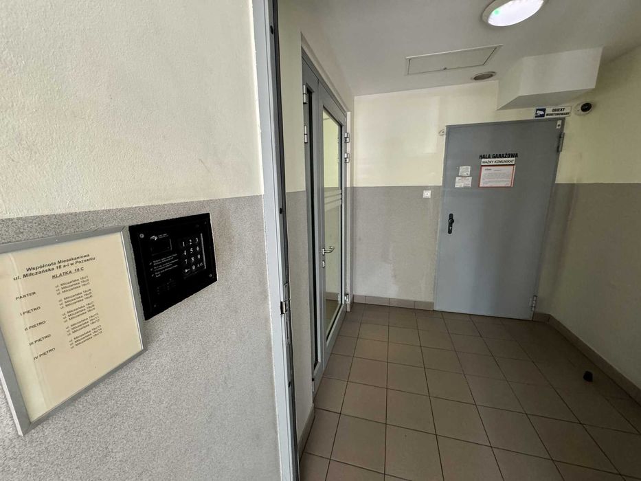 Duże i wygodne miejsce postojowe w hali garażowe Milczańska 18C ! - Widok 5