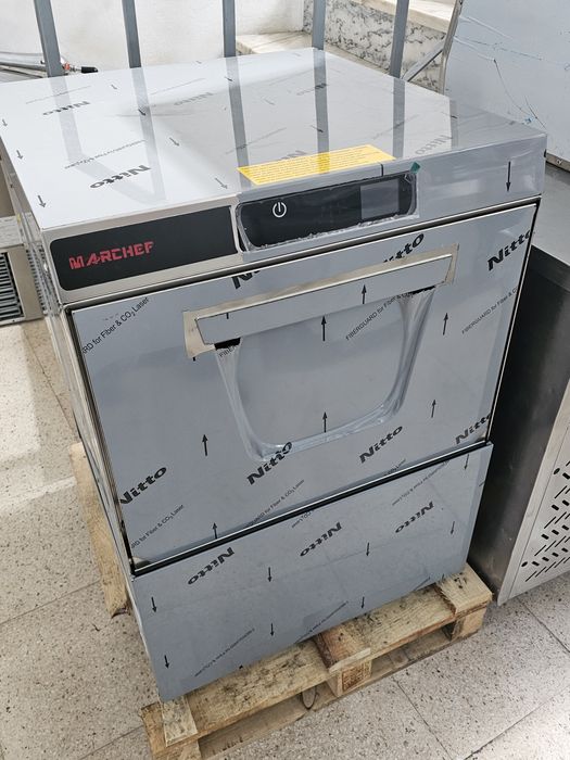 Máquina de loiça industrial