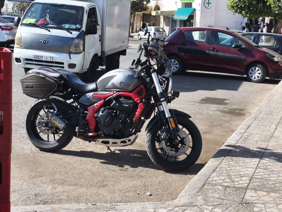 Voge 500 AC em excelente estado