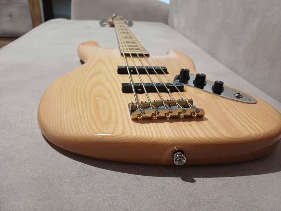 Gitara basowa Vintage VJ75