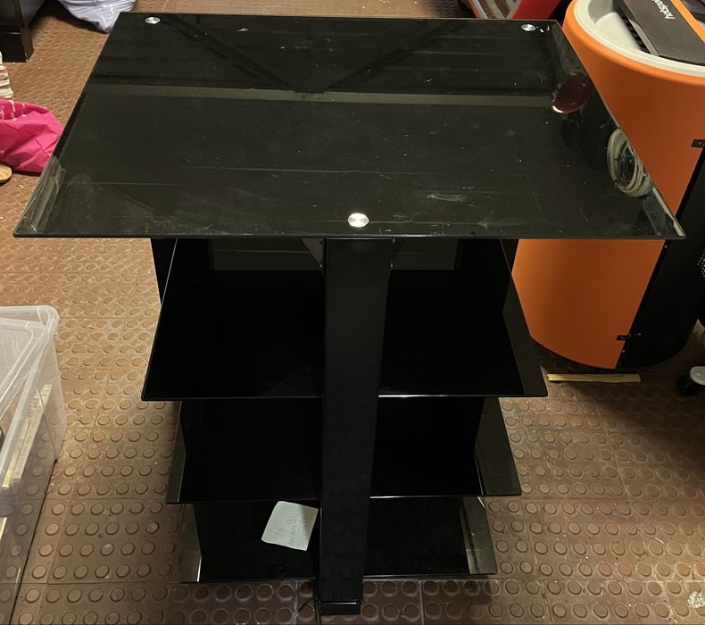 Mesa em vidro preta e castanha