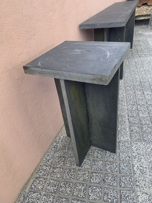 Conjunto de bancos em ardósia