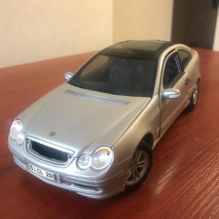 Mercedes-Benz C klasse mini 1/18 розміру
