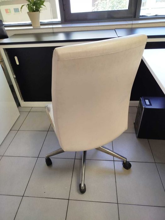 Cadeira escritório com desgaste