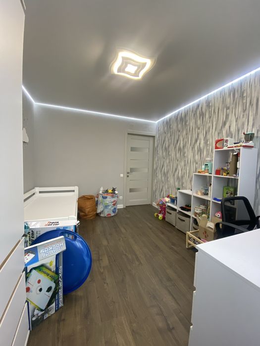 Продам 4 квартиру, пр. Л. Свободы 39, м. « Победа»