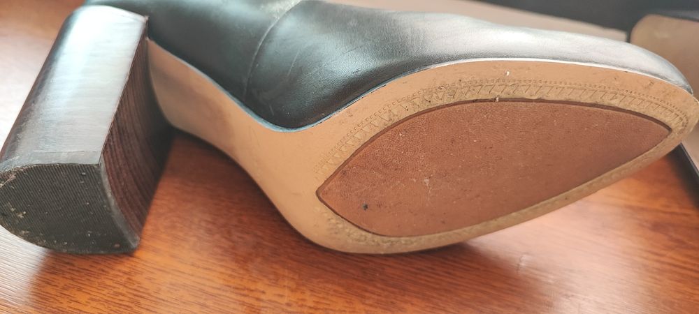 Czółenka skórzane Clarks