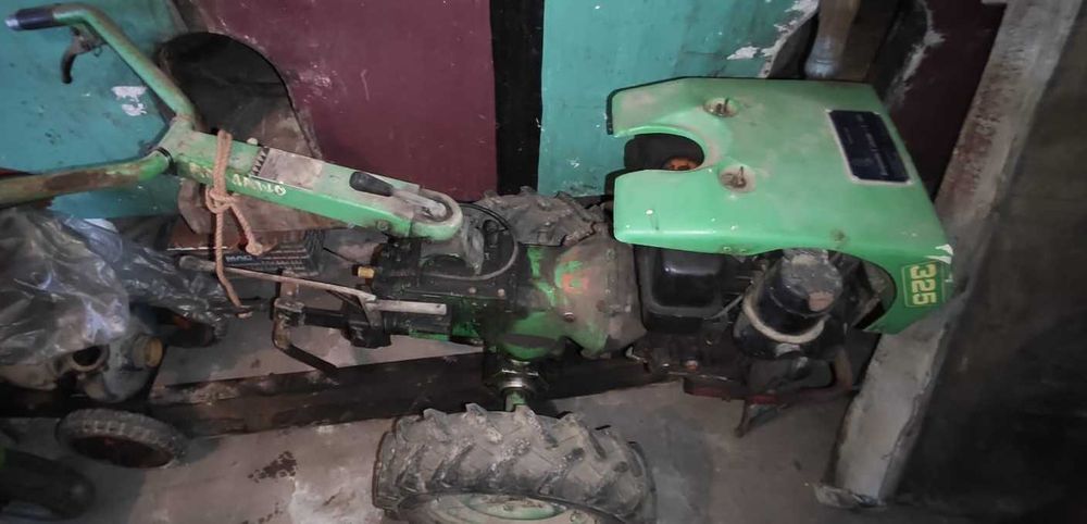 Motoenxada/Motocultivador c/ motor Lombardini 325cc e c/ 3 Alfaias