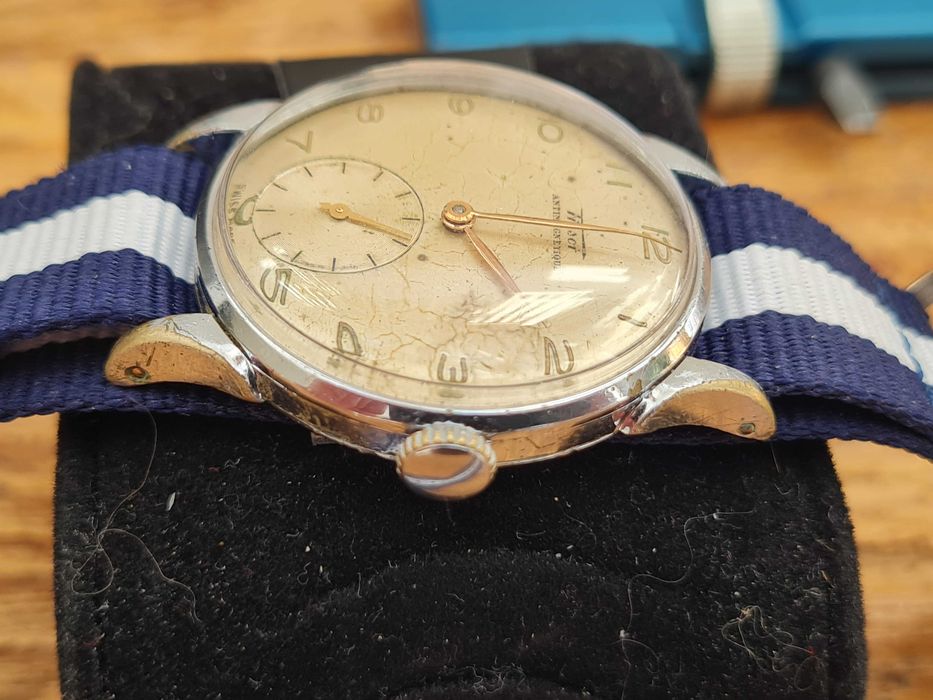 Stary Tissot Antimagnetique krab dolna sekunda z 1950 roku