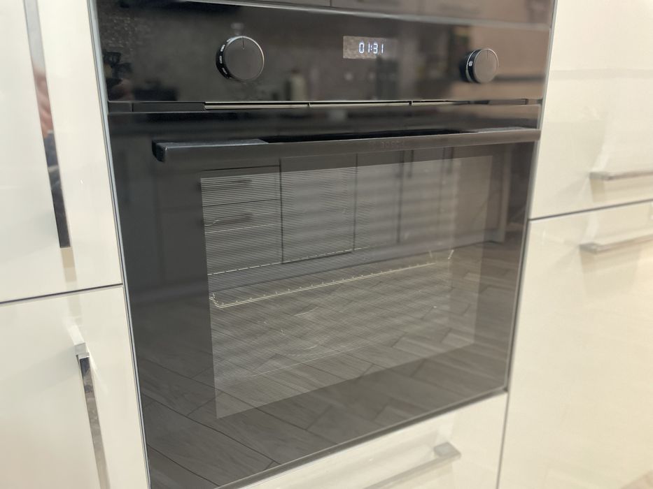 Продам електричну духовку BOSCH в хорошому робочому стані