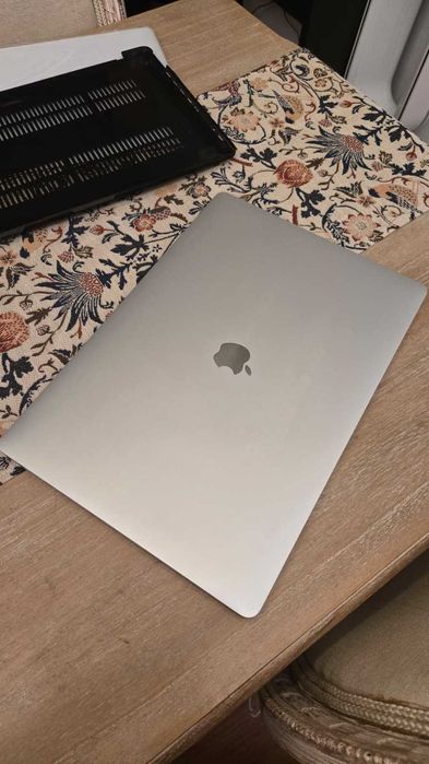 Macbook Pro i7 16 polegadas, 16GB RAM, 512GB HDD