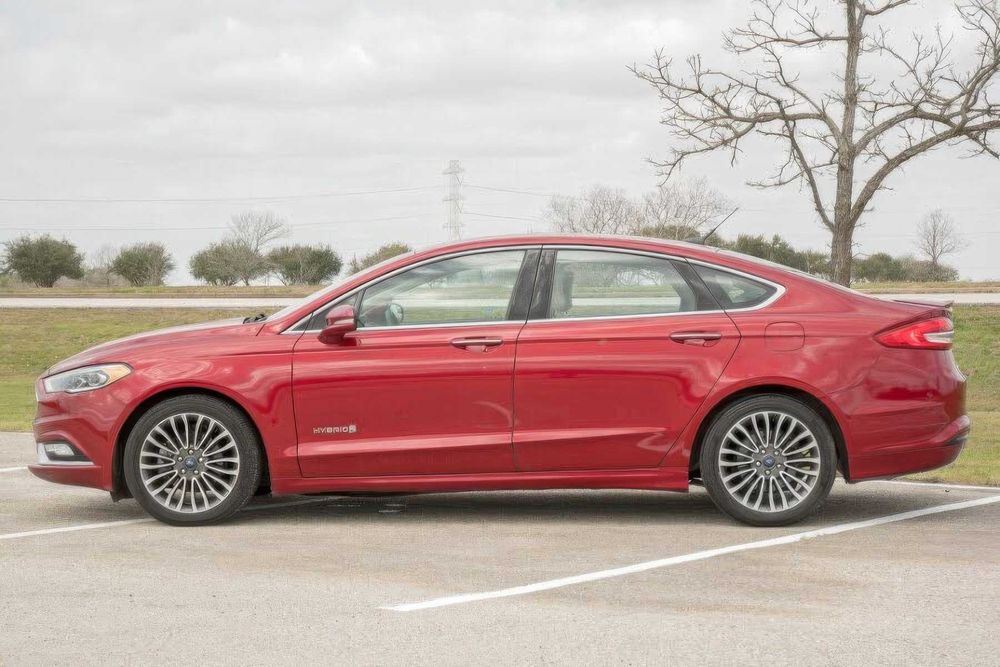 Ford Fusion Hybrid Titanium      2017