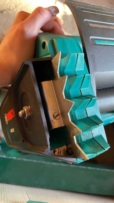 Электриечская цепная пила Bosch AKE 35