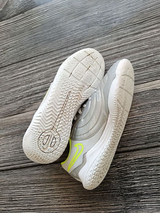 Футзалки Nike, школяреві-підлітку