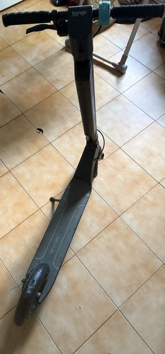 Trotinete Cecotec Bongo 350W – A funcionar (pneu frente furado)