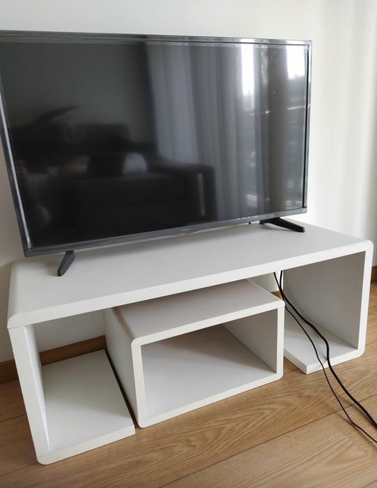 Móvel branco para tv