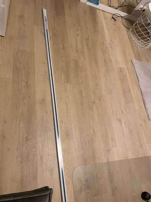 Oświetlenie szynowe: 4x reflektor plus szyna 2 m