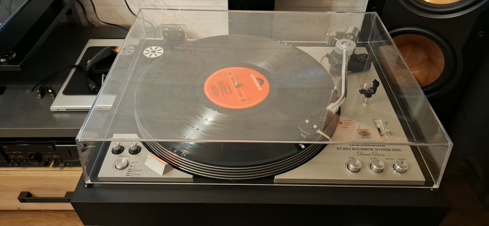 Gramofon Universum system 6000.