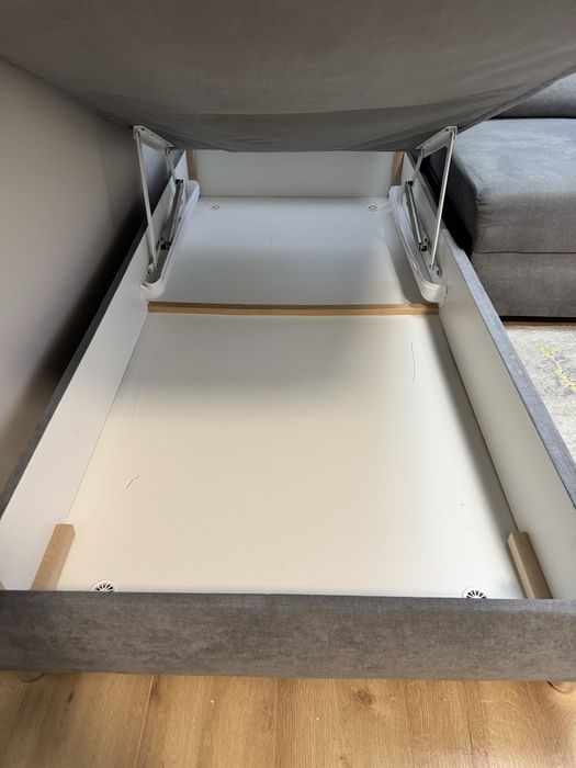 Narożnik z funckją spania i regulowanymi zagłówkami