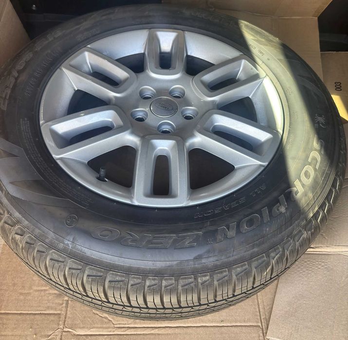 Jantes originais Land Rover Defender 19 com pneus Pirelli