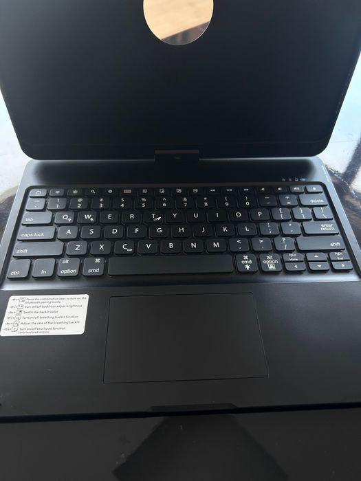 Etui z klawiaturą i touchpadem bluetooth iPad Pro 12,9” (2021)