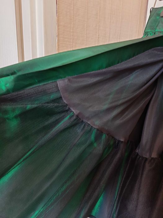 elegancka spódnica z tiulową podszewką