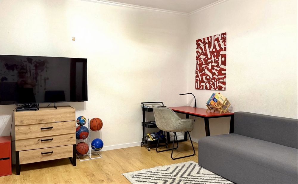 Просторная 2-к с кухней-студией в самом центре! Мин. оформление!