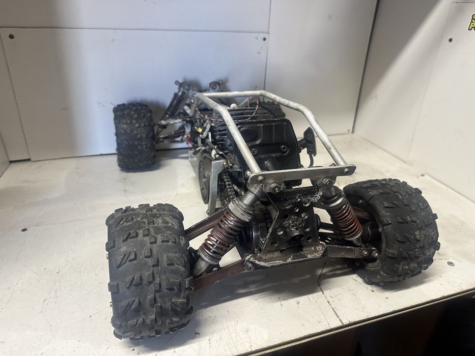 Машинка Rc 1/6 ( на пульті керування  )двс , багги 4х4 traxxes