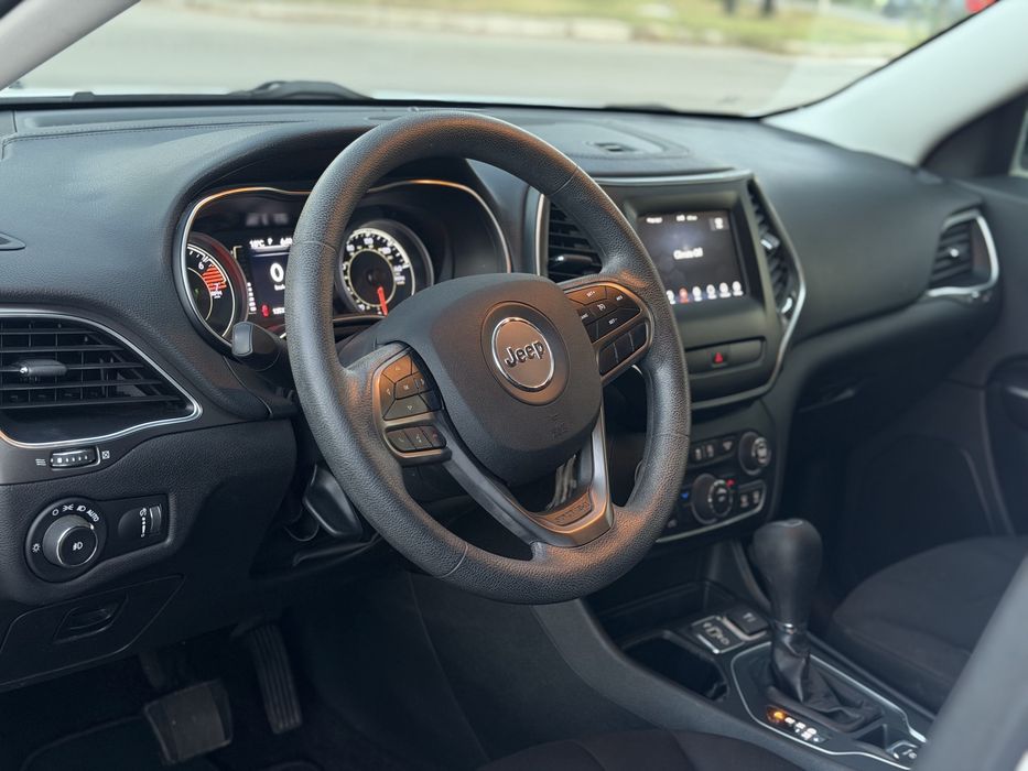 Продам Jeep Cherokee