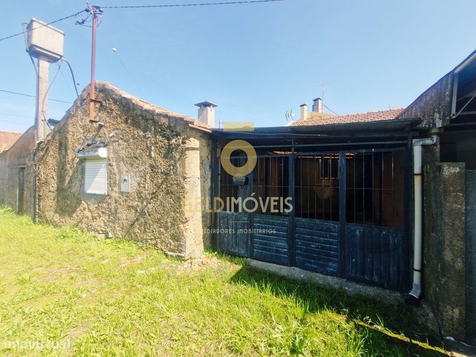 Moradia para Restaurar T2 Venda em Oliveira de Azeméis, Santiago de Ri