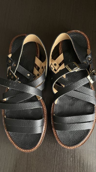 Продаю жіночі сандалі