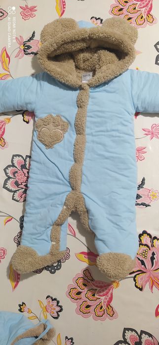 Комбинезон, шапочка и рукавички