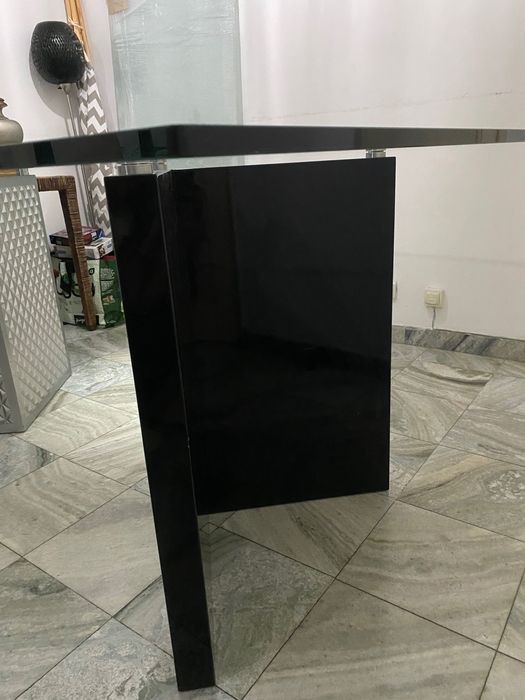 Mesa de jantar em vidro