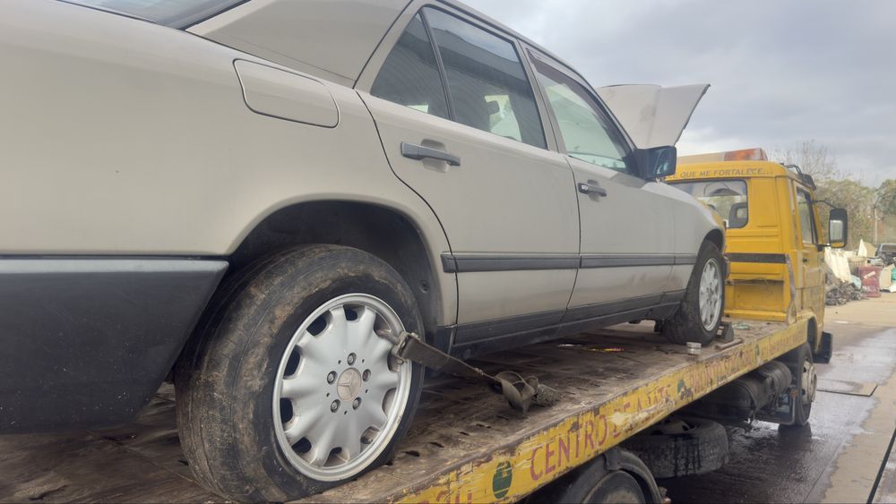 Mercedes w124  250 D 5 cilindros ano 1995 para peças