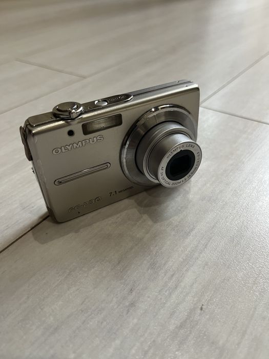 Продам фотоаппарат OLYMPUS  FE-230 .