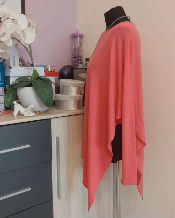 Sweter damski asymetryczny skos