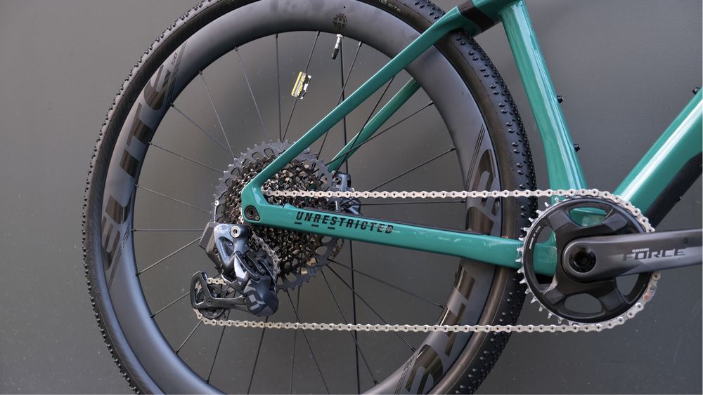 Гравійний велосипед BMC URS 01 Two Force AXS карбон колеса