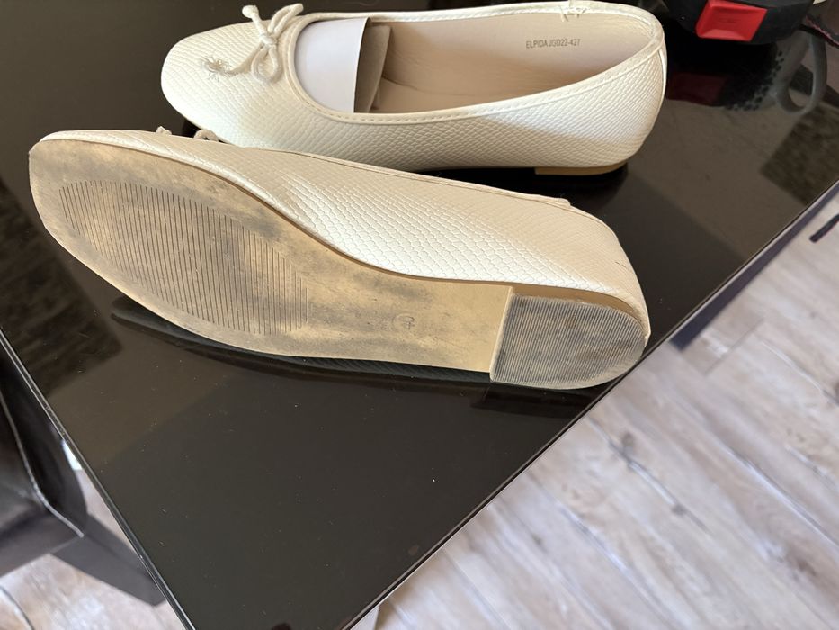 Jasne damskie baletki