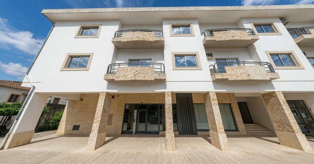 Loja e Espaço Comercial com 360 m² no Centro Histórico de Góis - Excelente Oportunidade de Investimento