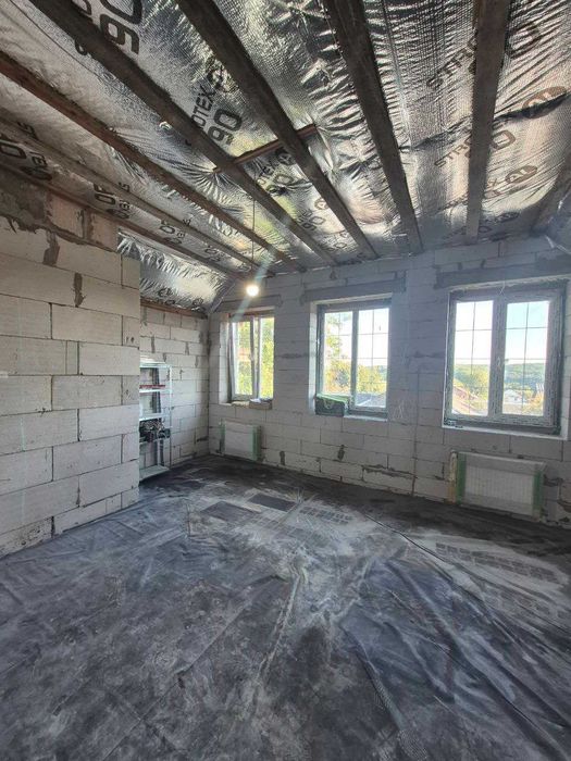 будинок для комфортного життя : паркомісце, краєвид, затишок