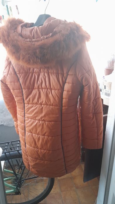 Оранжевый женский пуховик