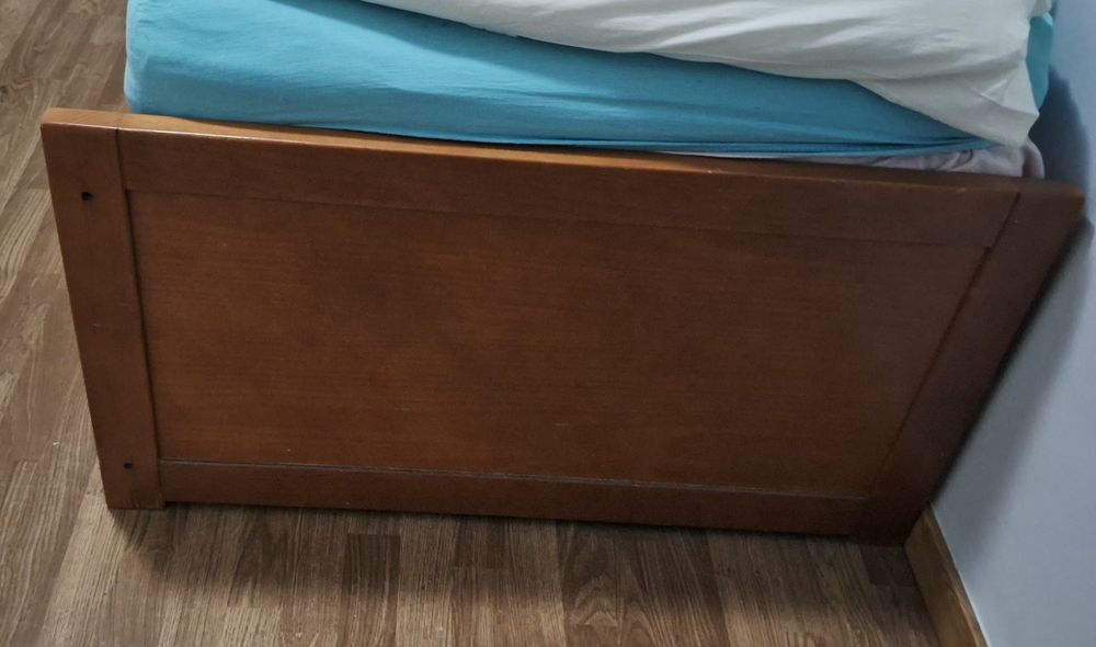 Cama dupla com colchões