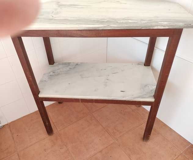Móvel de canto para TV, com pedra mármore
