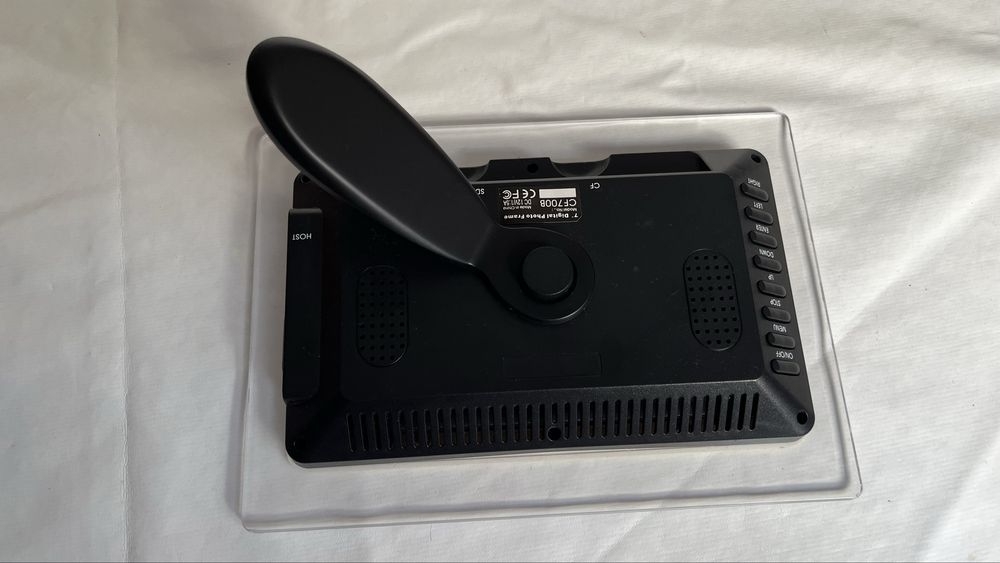 Moldura Digital 7" CF700B – Suporte a SD/MMC/MS e USB