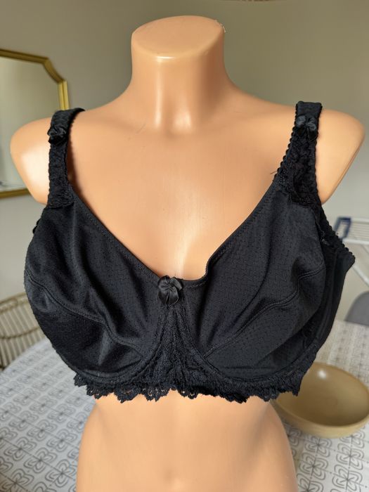 110 B czarny duży Stanik