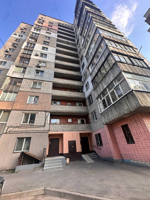 Термiново продам 3 кiм квартиру на ж/м Тополь-3 будинок 19