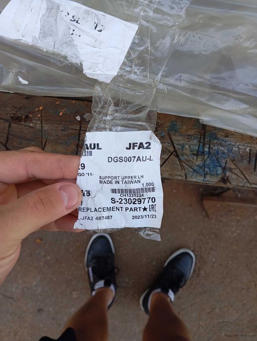 Продам кронштейн радіатора верхній лівий Dodge Durango 2014-18